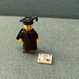 LEGO Graduation Minifigure with Cap and Diploma - Yellow/Black
